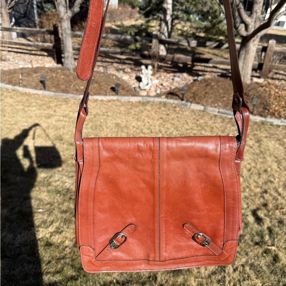 Crossbody Messenger Bag Brown Leather With HorseShoe Gold
Embellishment